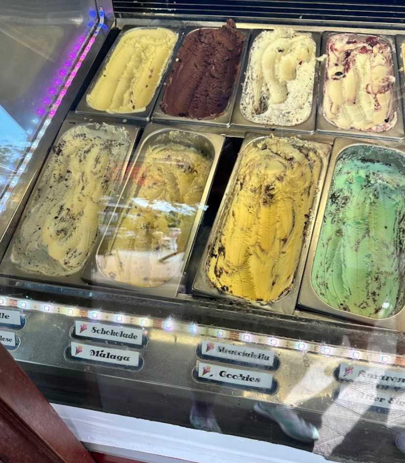 Eiscafé Fantasia / Vaihinger Markt 24, 70563 Stuttgart ~6