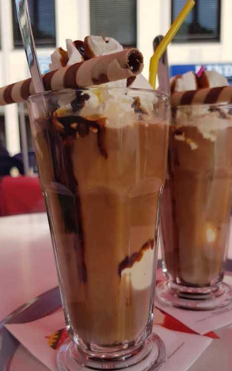 Eiscafé Fantasia / Vaihinger Markt 24, 70563 Stuttgart ~6