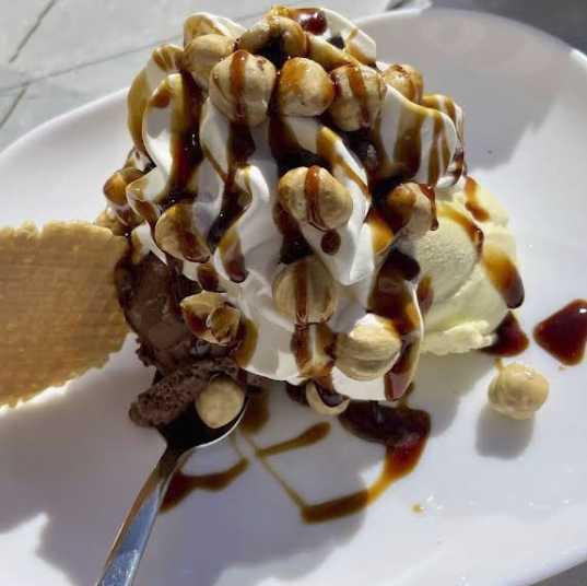 Eiscafé Fantasia / Vaihinger Markt 24, 70563 Stuttgart ~6