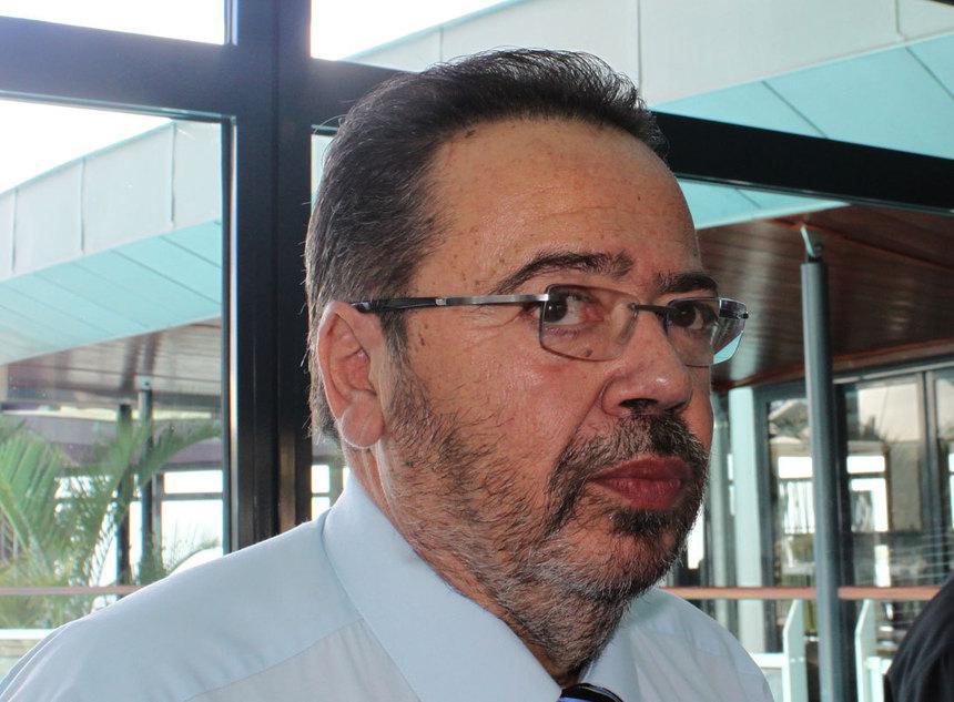 Michel Fontaine construit son "somin Grand-Bois.."