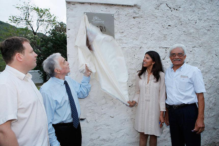 Nassimah Dindar félicite Maurice Gironcel