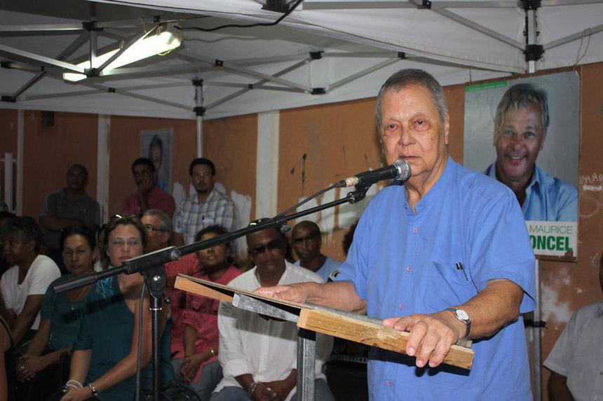 Une conférence extraordinaire du PCR, ce matin à Ste-Suzanne, avec Eric Fruteau mais sans Huguette Bello