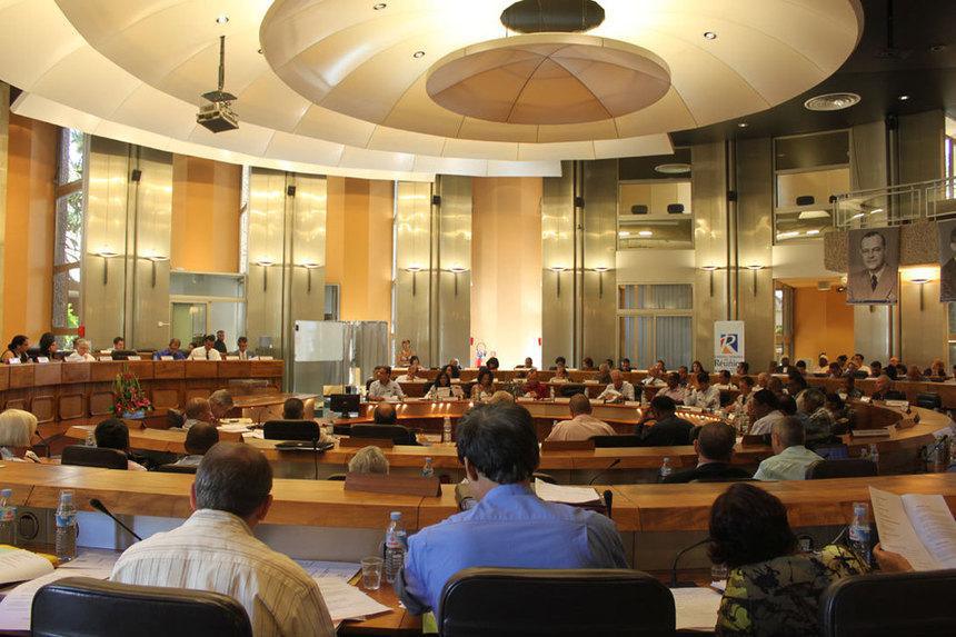 "Nassimah Dindar à contre courant"