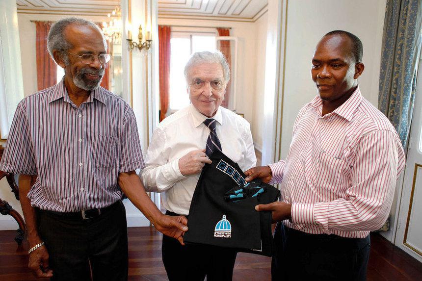 Jean-Yves Langenier et Roland Robert reçoivent le maire de Durban