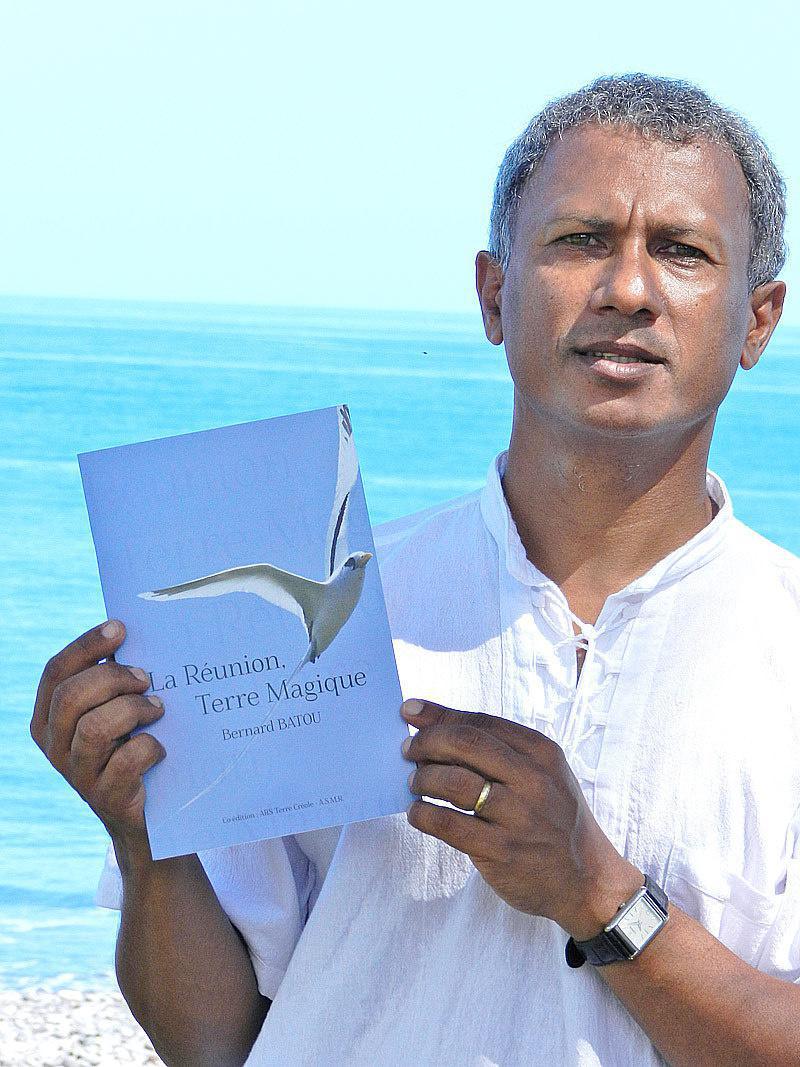 Bernard Batou explore "La Réunion, terre magique"