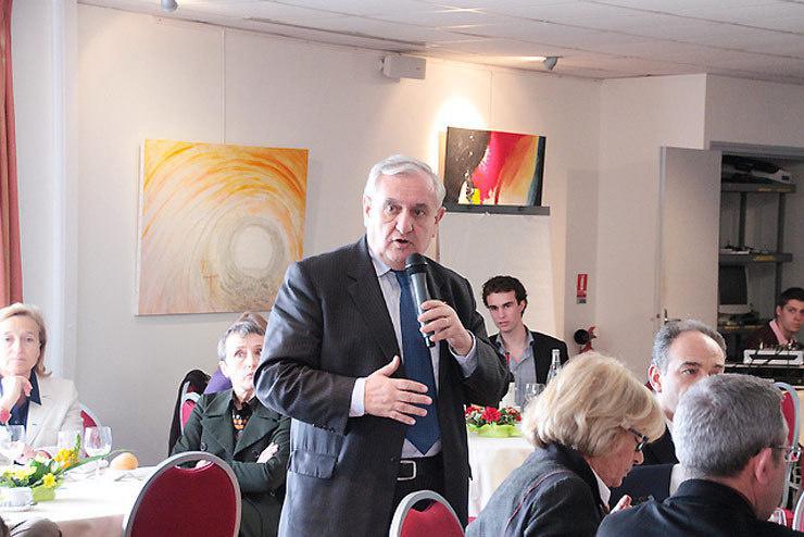 Jean-Pierre Raffarin : "La solution est de changer la région de dimension dans l'acte III de la décentralisation"