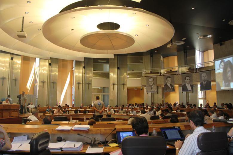 Elections départementales : le binôme paritaire entériné pour 2015