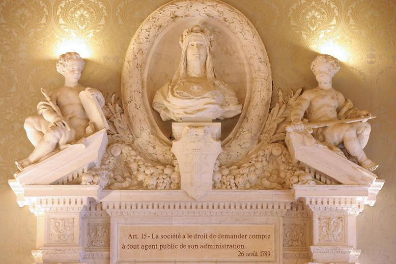 Les fonctionnaires ne peuvent garder leurs privilèges…