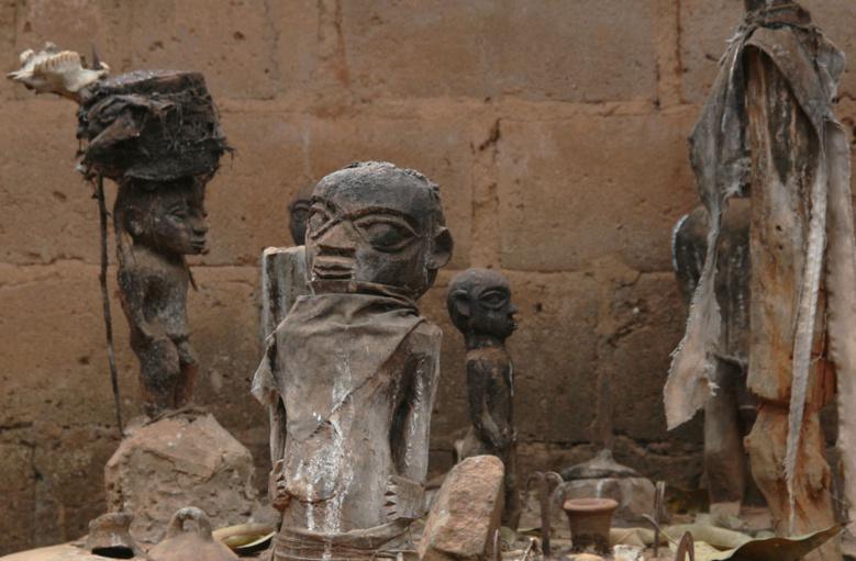 Si le "pigeon" se rebiffe, la famille "Grondin du Bénin" enverra le vaudou, et c'est la mort ou le "tchi tchi"