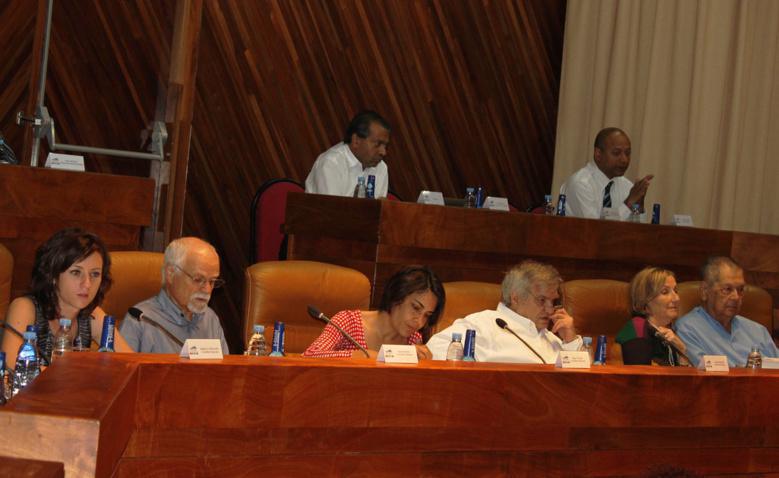 Orientations sur la transition énergétique : la Région Réunion à contre courant
