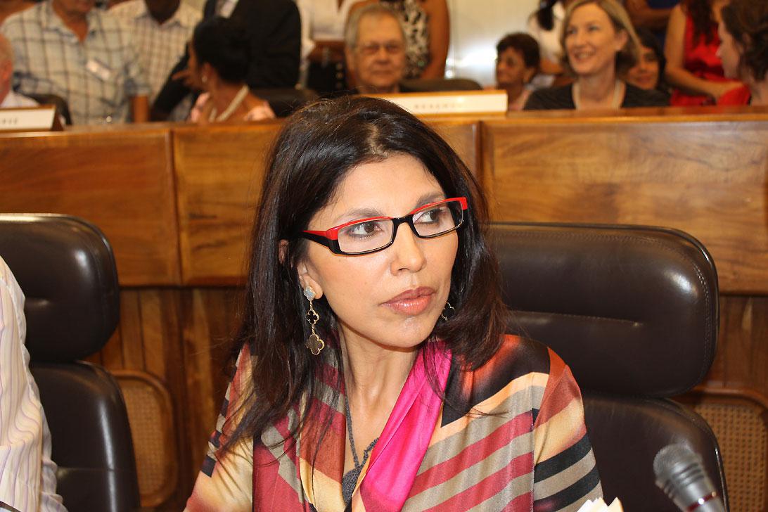 UMP Paris donne l'investiture à Nassimah Dindar