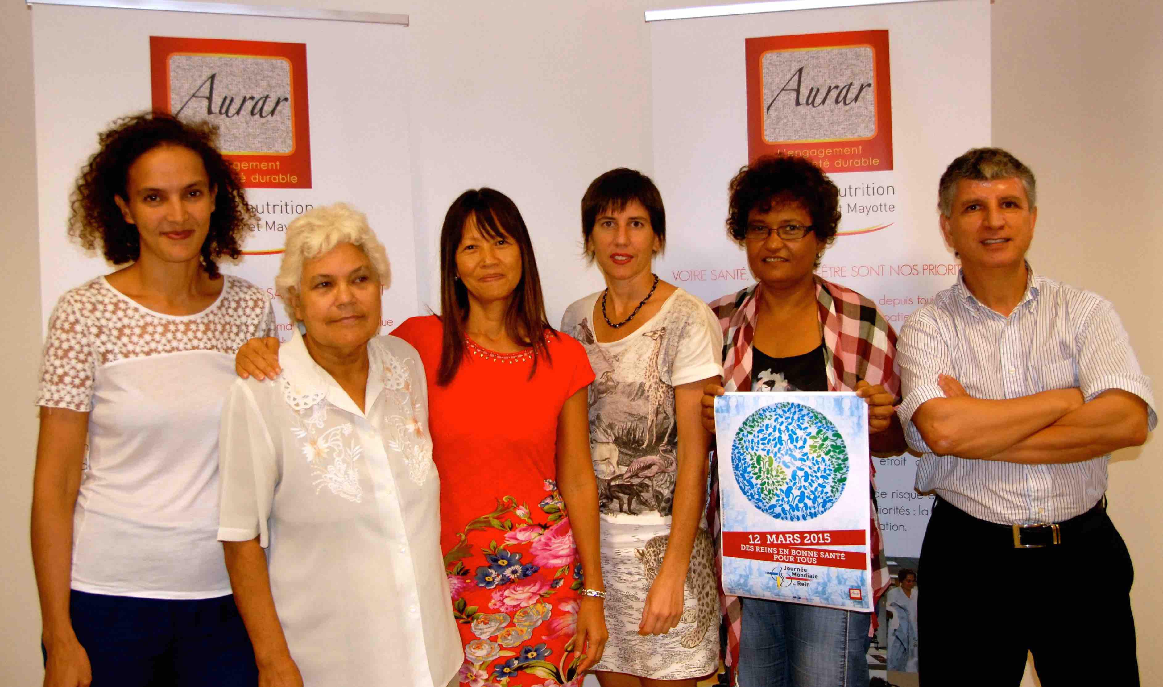 Marie-Rose WON FAH HIN, Présidente et Directrice Générale de l’Aurar entourée de Naima NIAFI et Dr Anne-Hélène REBOUX de RéuCARE, Dr Amar AMAOUCHE, médecin à l’Aurar et deux patientes