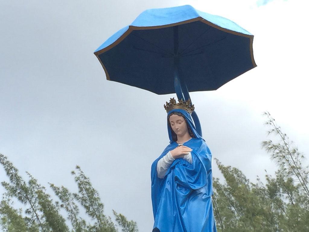 LA VIERGE AU PARASOL : L’ATTENTAT INEXCUSABLE