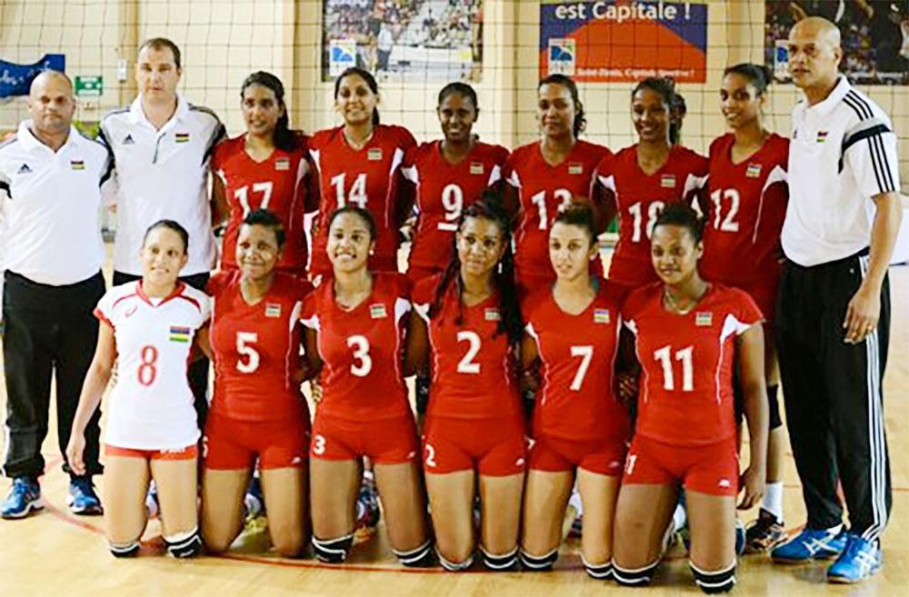 Lexpress.mu : "Stephane Mouezy provoque la sélection féminine de Maurice de volley-ball"