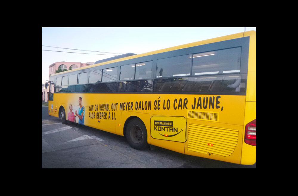 DEBOUT DANS LE BUS : SCANDALEUX