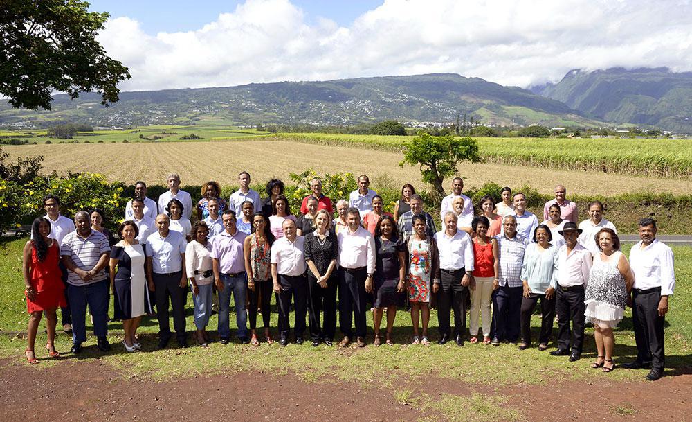 POUR UNE RÉUNION NOUVELLE...