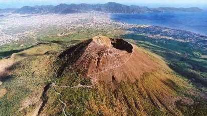 Un Trekking Imperdibile: Vino, Cibo e Vesuvio