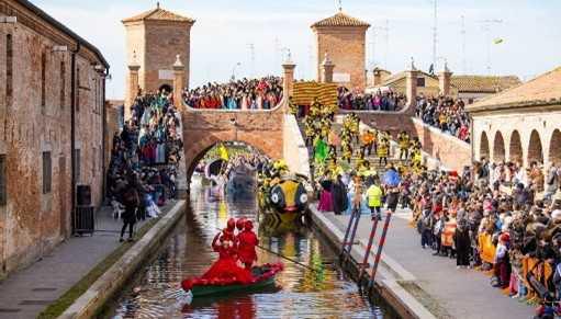 Carnevale sull'acqua a Comacchio Carnevale sull'acqua a Comacchio