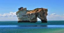 Il Gargano visto dal mare tra Vieste e mattinata Il Gargano visto dal mare tra Vieste e mattinata