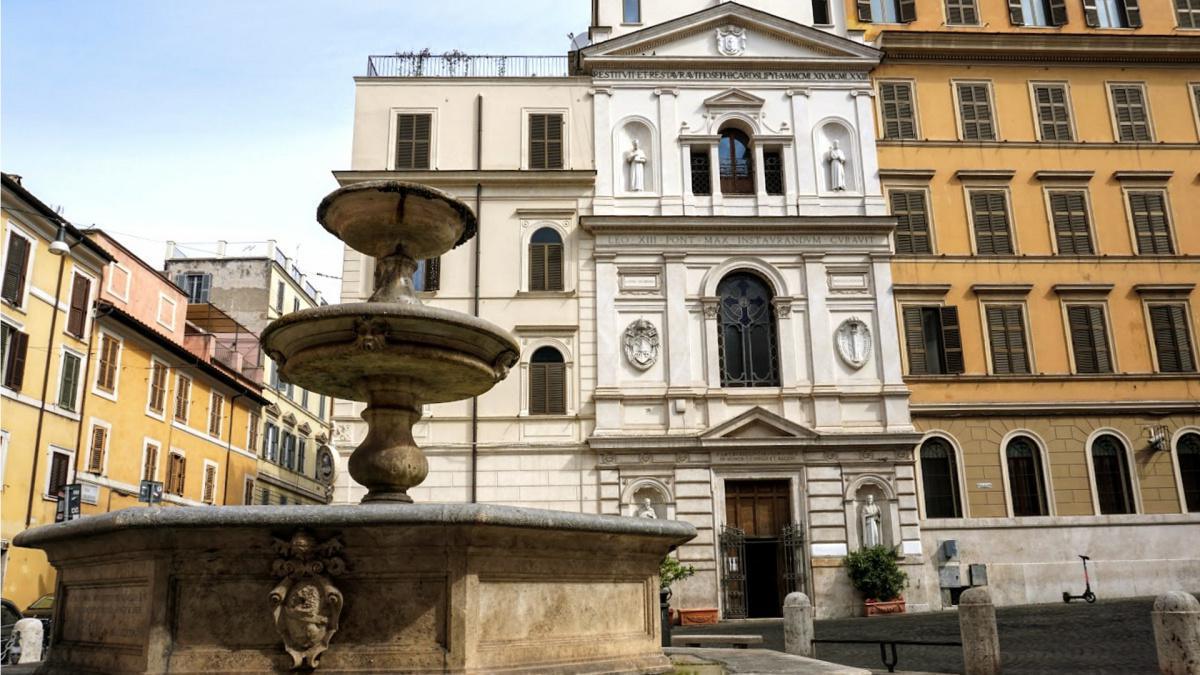 Photo Gallery - Piazza della Madonna dei Monti