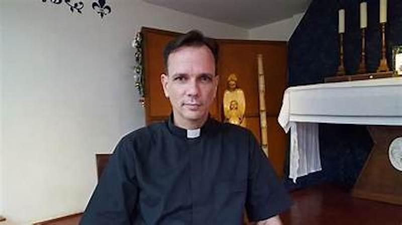 Père Matthieu, prêtre français en e-mission
