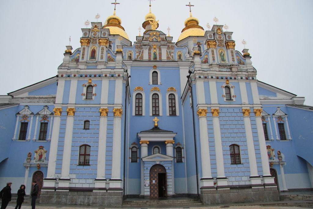 Dans un célèbre monastère à Kiev, prières face à une menace d'expulsion jugée "injuste"