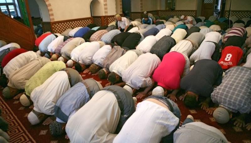 Prier pour la "victoire": les musulmans d'Ukraine observent le ramadan 