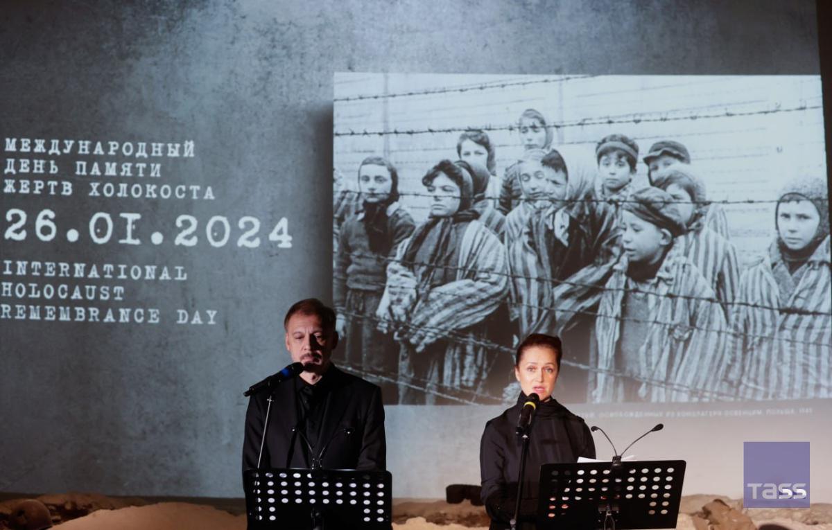 Moscou se souvient: Hommage aux victimes de la Shoah avec la pose de fleurs et un musée pour témoins