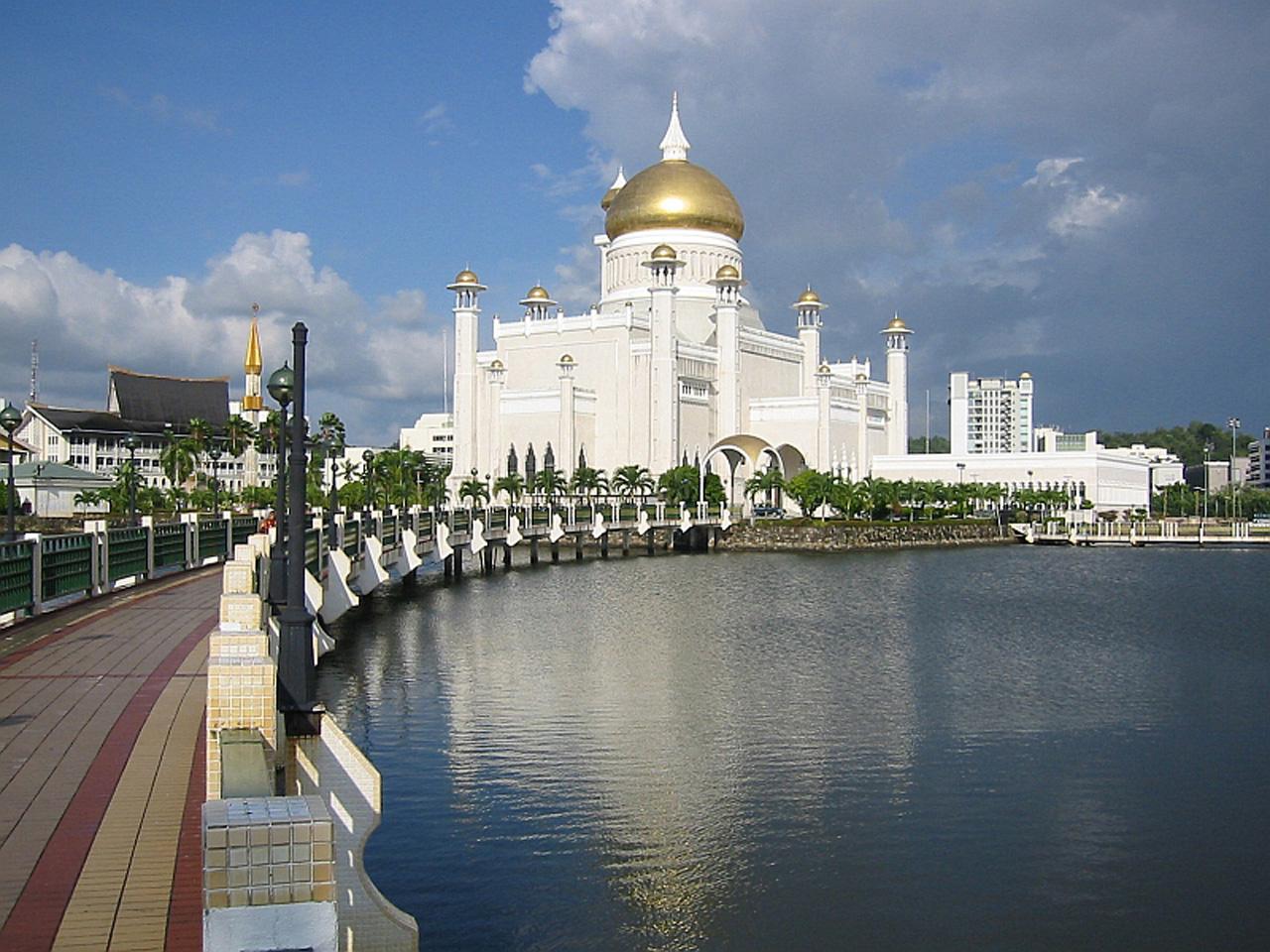 Omar Ali Saifuddin Mosque-Brunei (6)
