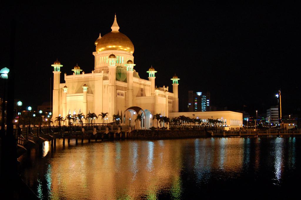 Omar Ali Saifuddin Mosque-Brunei (10)
