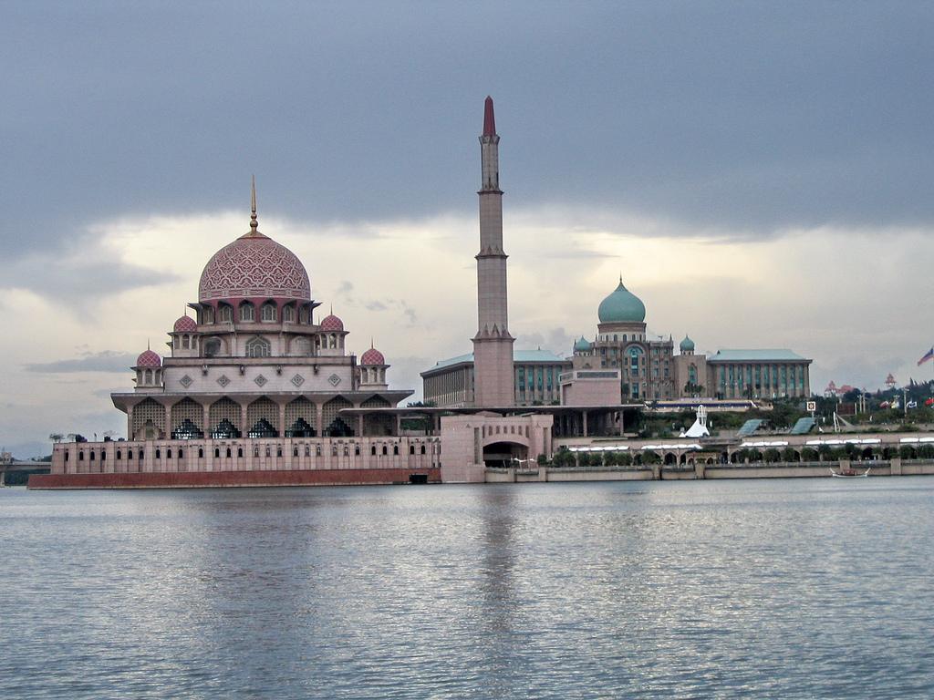 Putrajaya Mosque-Malaysia (1)