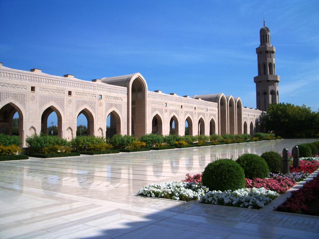 Sultan Qaboos Grand Mosque in Muscat -  Oman (courtyard)