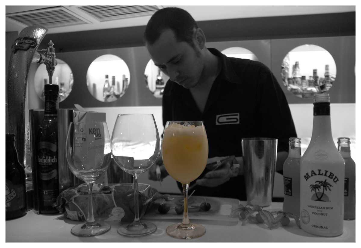 GLACÉ COCKTAILS & LOUNGE BAR