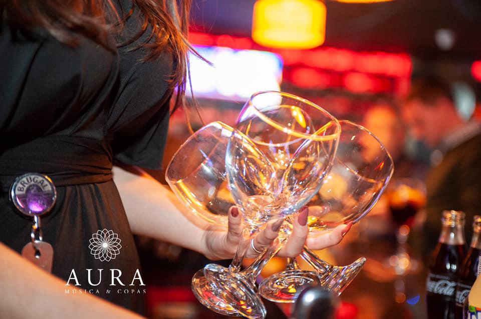 AURA MÚSICA & COPAS
