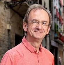 Gurasoak haurren eredu eta euskararen sustatzaile - Les parents, une référence pour les enfants Gurasoak haurren eredu eta euskararen sustatzaile - Les parents, une référence pour les enfants