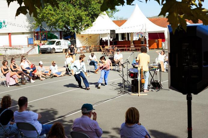 Sortie de résidence de "bOta" Sortie de résidence de "bOta"