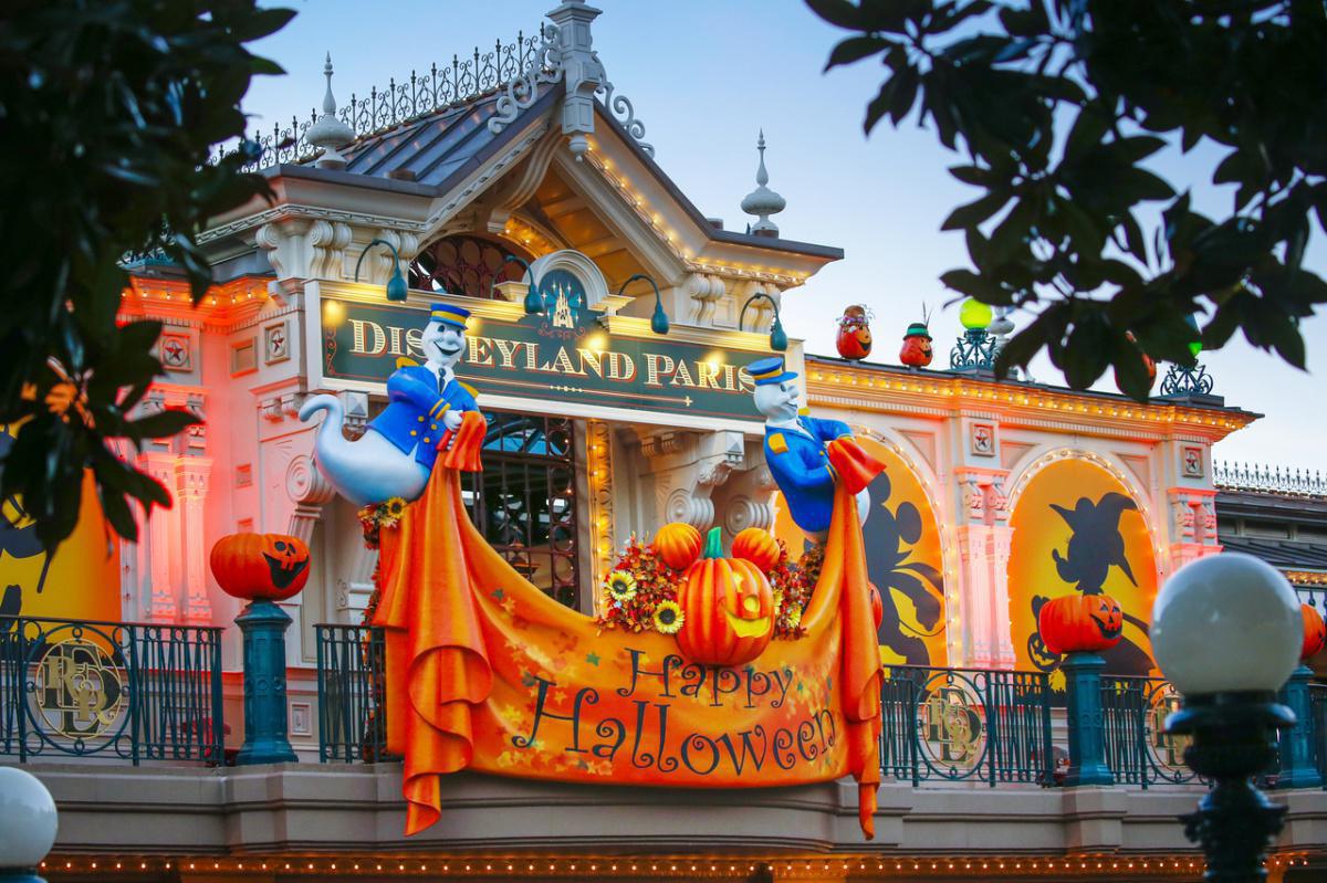 HALLOWEEN À DISNEYLAND du 24 au 25 octobre HALLOWEEN À DISNEYLAND du 24 au 25 octobre