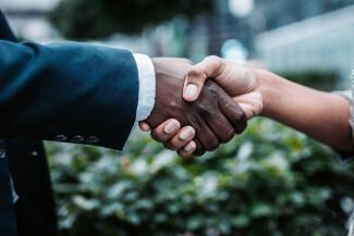 Critiquer c’est facile ! Négocier et signer, c’est mieux ! Critiquer c’est facile ! Négocier et signer, c’est mieux !