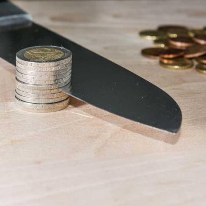 La baisse des salaires des agents publics se poursuit La baisse des salaires des agents publics se poursuit