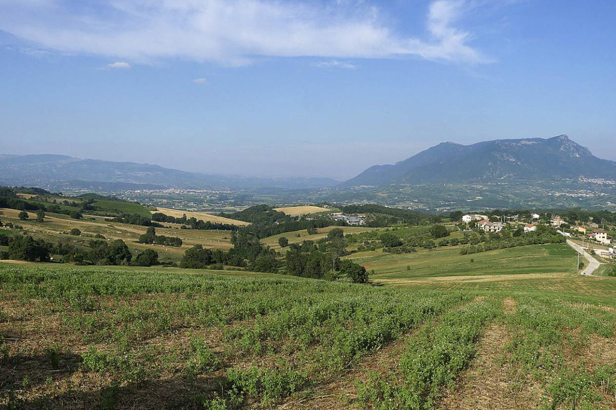 Dai monti Trebulani alla valle del Volturno Dai monti Trebulani alla valle del Volturno