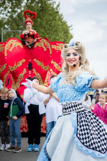Spettacolo Alice nel paese delle meraviglie di Prestige Eventi - Tarvisio family market (inizio ore 16:30)