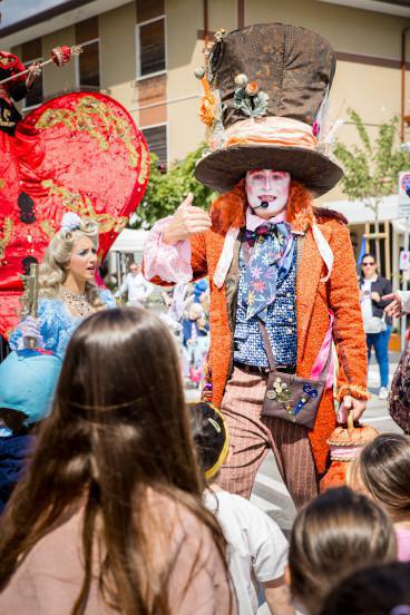 Spettacolo Alice nel paese delle meraviglie di Prestige Eventi - Tarvisio family market (inizio ore 16:30)