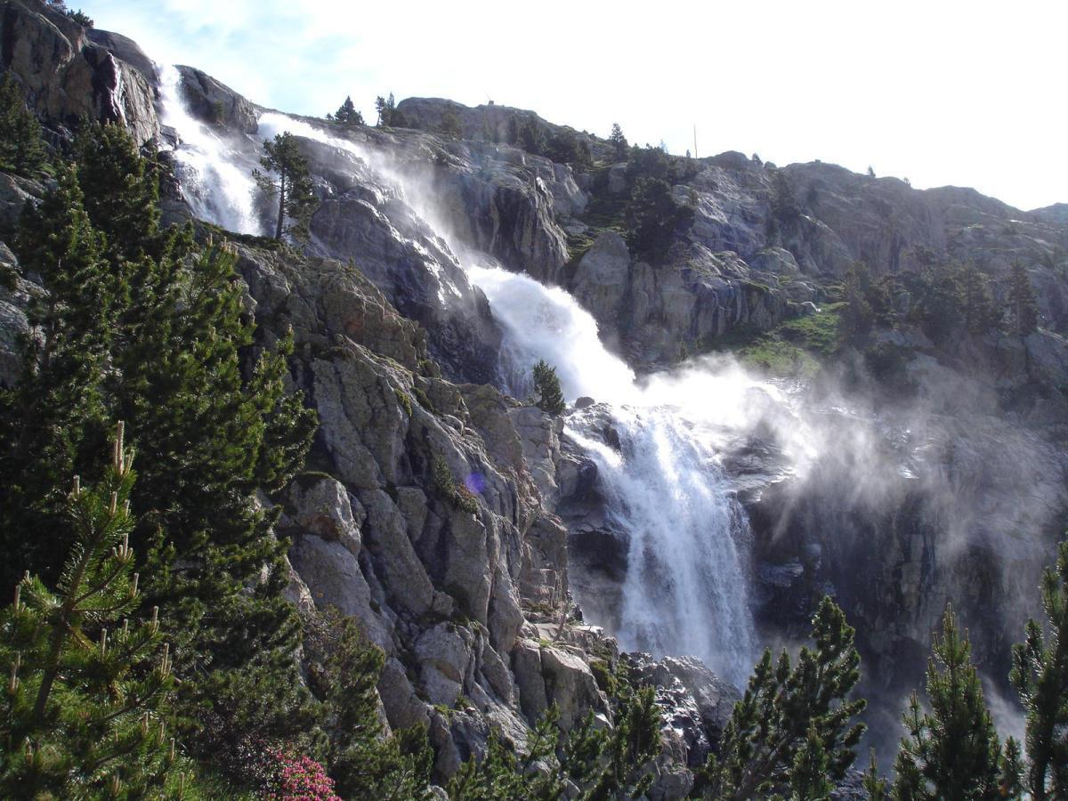 Sencilla, espectacular y refrescante excursión al "Salto del Pino" en Panticosa Sencilla, espectacular y refrescante excursión al "Salto del Pino" en Panticosa