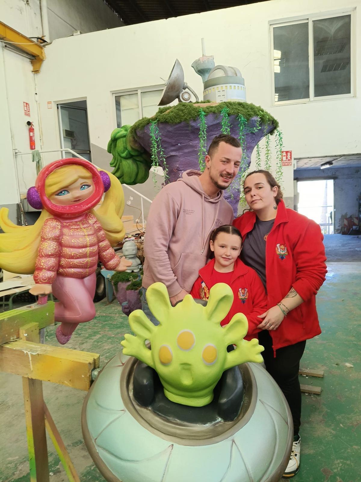 La Fallera M. Infantil visita la falla infantil La Fallera M. Infantil visita la falla infantil