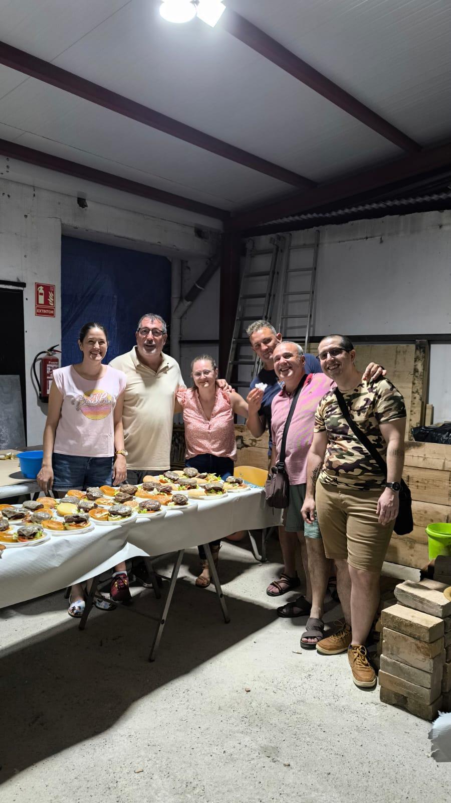 Cena, bautizo fallero y fútbol.
