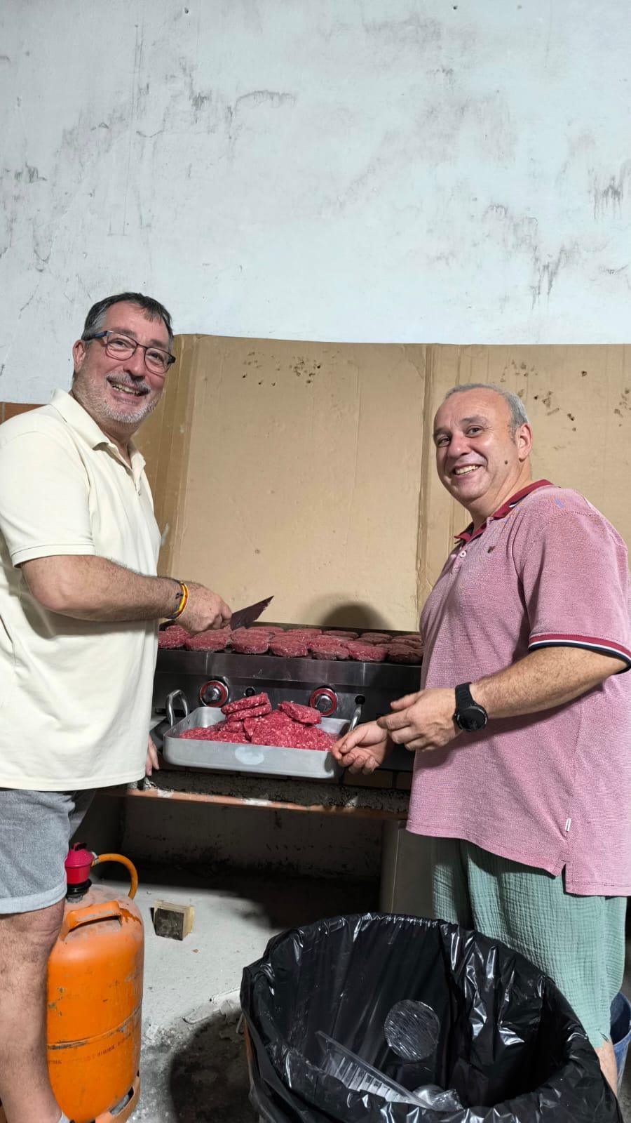 Cena, bautizo fallero y fútbol.
