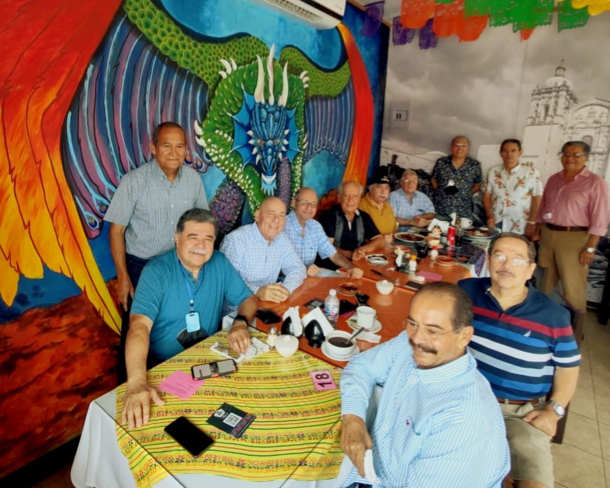 Visita de egresados de facultad de ingenieria