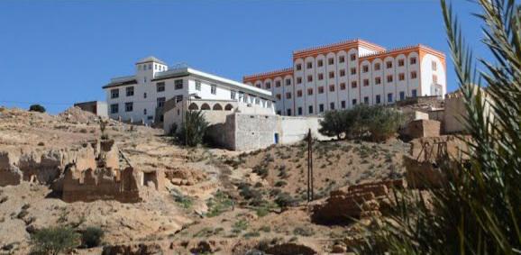 مدرسة "تنكرت" العتيقة بإفران الأطلس الصغير .. إشعاع وطني ودولي مدرسة "تنكرت" العتيقة بإفران الأطلس الصغير .. إشعاع وطني ودولي