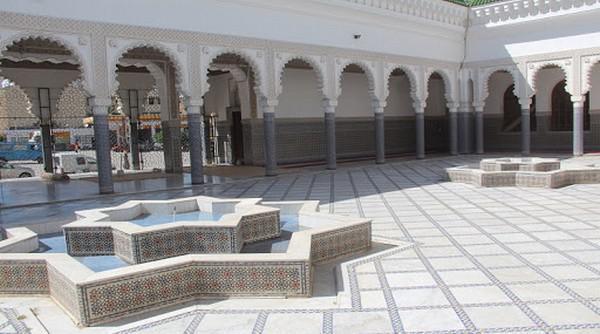 مسجد الإمام مالك...تحفة معمارية في قلب فاس مسجد الإمام مالك...تحفة معمارية في قلب فاس
