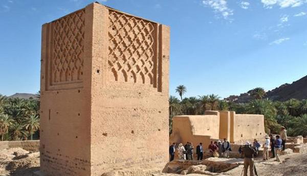 إقليم طاطا.. صومعة "للا بيت الله" تراث معماري شاهد على عراقة الجنوب الشرقي للمملكة  إقليم طاطا.. صومعة "للا بيت الله" تراث معماري شاهد على عراقة الجنوب الشرقي للمملكة